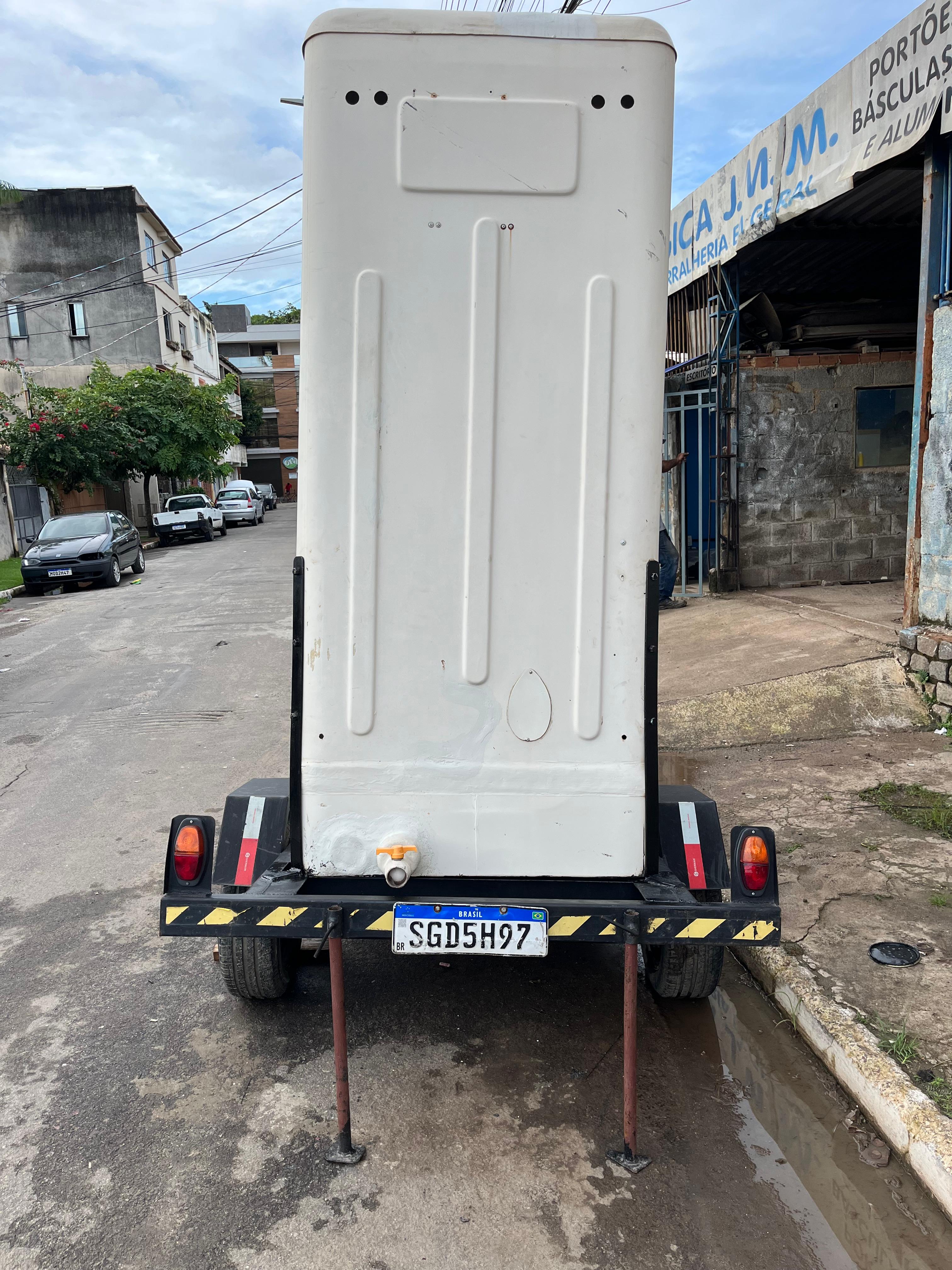 banheiro em reboque 4